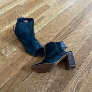 Crown vintage black open toe boot heel
